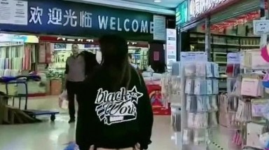 我出门老忘穿内内了 下面一直湿漉漉的 不信跟哥哥们看看 身材 苗条 皮肤白皙 这小屁屁超诱人