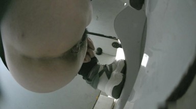 六月最新流出厕拍大神潜入纸箱厂女厕全景后拍戴帽眼镜少妇逼逼吊了根白带