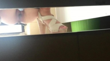 大神潜入单位女厕偷拍三位美女同事的小嫩鲍