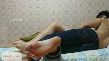 大二学妹下课后回男朋友出租屋被玩弄一小时 裙子还没脱就开操 强悍口爆极品女友 高清720P版