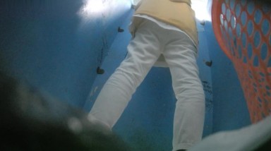 七月最新流出大神潜入电子厂女厕全景沟厕视角偷拍几个上夜班女工尿尿