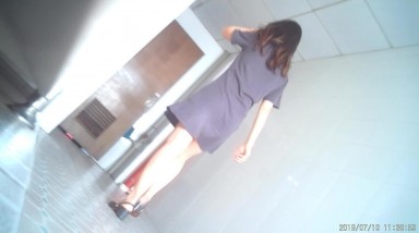 科技园女厕蹲守端庄优雅高跟丽人 泛红的嫩穴周边毛毛都快磨光了