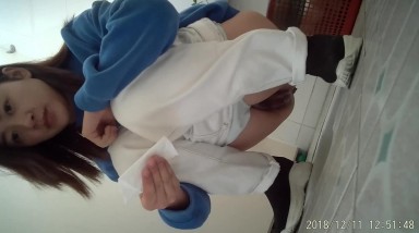 科技楼厕拍女厕蹲守很有气质的蓝衣美女 尿尿都这么温柔