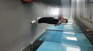 新流出大神潜入学校女厕 偷拍4位漂亮的美女同学