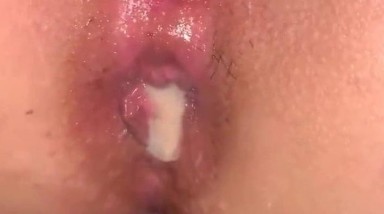 在家少妇被爆菊花 被操的骚叫不停 白浆直流 最后内射 看着很诱惑 高清