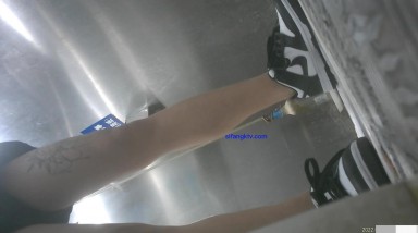 8月私房最新流出厕拍大神 潜入师范大学附近公共厕所偷拍纹身妹把男友也带进了女厕