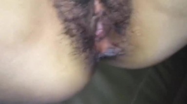 车震 自然一点 这么骚白浆都出来了 老公快操我 你射那么多 第一次车震有点紧张 射了满满一逼