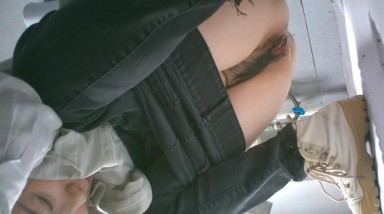 商场女厕全景偷拍破洞牛仔裤美女的 多毛小嫩B