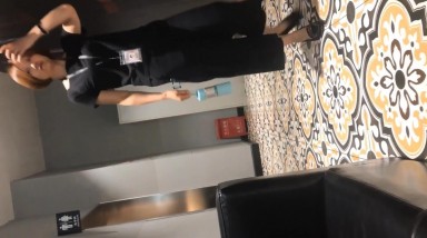 厕拍大神多地点女厕近距离偷拍多位美女嘘嘘7