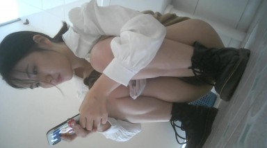 女厕厕拍科技楼蹲守 终于来了一个清纯长裙女神