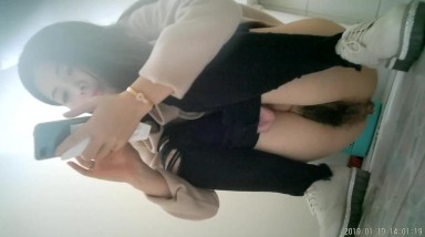 新! 女厕厕拍工业园区（厕拍）公司女助理昨晚被老板爆菊了