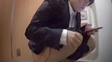 八月专业盗站流出房地产中介写字楼女厕多角度偷拍白领尿尿几个性感肉丝高跟女颜值还不错