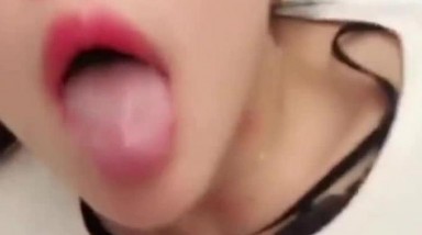 漂亮少妇 不要拍啦 啧 这么一丢丢啊 吞了 美女貌似很无奈