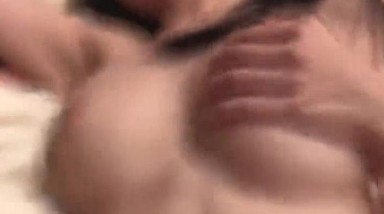 漂亮大奶少妇 被操的非常舒坦 有点害羞 身材保养不错 逼毛茂密 大奶子Q弹Q弹超诱惑