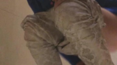 国内厕拍大神经典作品沈阳购物商场隔板女厕全景偷拍美女尿尿几个妹子发现了设备对着镜头看