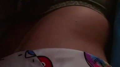 海角社区牛逼高中小哥下药迷干妈妈后续 如愿以偿！抱着老妈试探，随着反抗越来越弱终于滑进老妈湿热的阴道