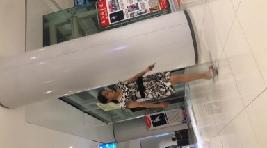 商场女厕偷拍 丰满少妇多毛的小肥鲍