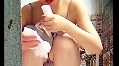 女厕厕拍达人找到一个宝地 某酒吧无门女厕定点正面全景偸拍好多年轻小姐姐方便真有美女哇太顶了