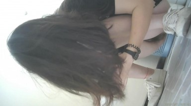 科技楼我女厕厕拍蹲守 碎花长裙长发少妇 看到两片肥美湿润的肉唇