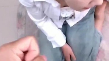 清纯大学美眉吃鸡啪啪 裤子不脱 先开车 一线天馒头超紧 无套输出