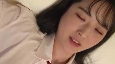 高颜值清纯美眉 这平胸妹子颜值是真高 羞羞的表情很诱人 插几次鲍鱼就出白浆了