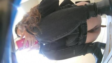 商场女厕全景厕拍 好身材的眼镜美女非常干净水润的鲍鱼