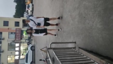 厕拍女厕 猥琐小伙偷拍漂亮小女友撒尿 少毛的极品