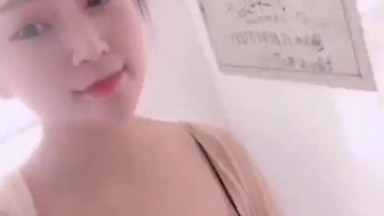 高颜值美眉 不仅人长的漂亮 胆子也大 在广场 高铁 露奶子 不知邻座的大哥是不是装睡