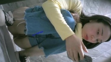 写字楼女厕厕拍两位漂亮的小姐姐  性感的逼毛肥美的鲍鱼