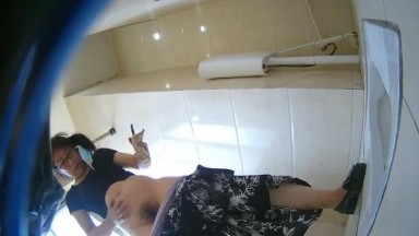 高清广角全景女厕厕拍近距离观摩多位少妇的极品美鲍