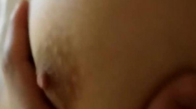 01年美女吃糖果后控制不住自己的嘴，直接蹲下来含住 HD(@一米八九的阳哥 上传于2021 07 04)