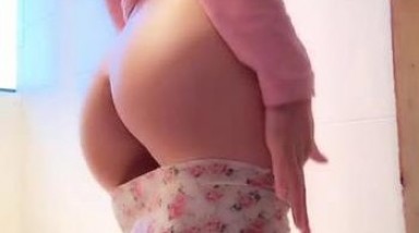 不喜慎入艾儿秀.原创高颜值重口系列果粒灌肠 17分钟 300毫升水和果粒 果粒和粑粑一起喷出 看见粉穴