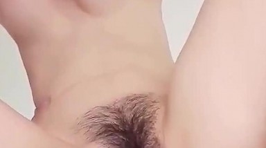 大奶老婆被人操绿帽男忙着拍摄 大吊男都使出吃奶力 还不停叫用力点 要把逼捅破吗