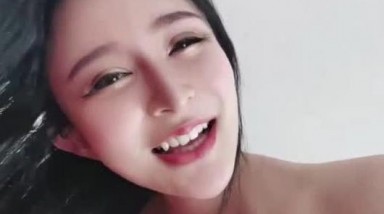 特别妩媚的网红小美女，穿着内裤做爱，风骚有趣！