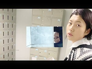 大神潜入办公楼女厕拍偷拍年轻的美女职员的肥美大鲍鱼